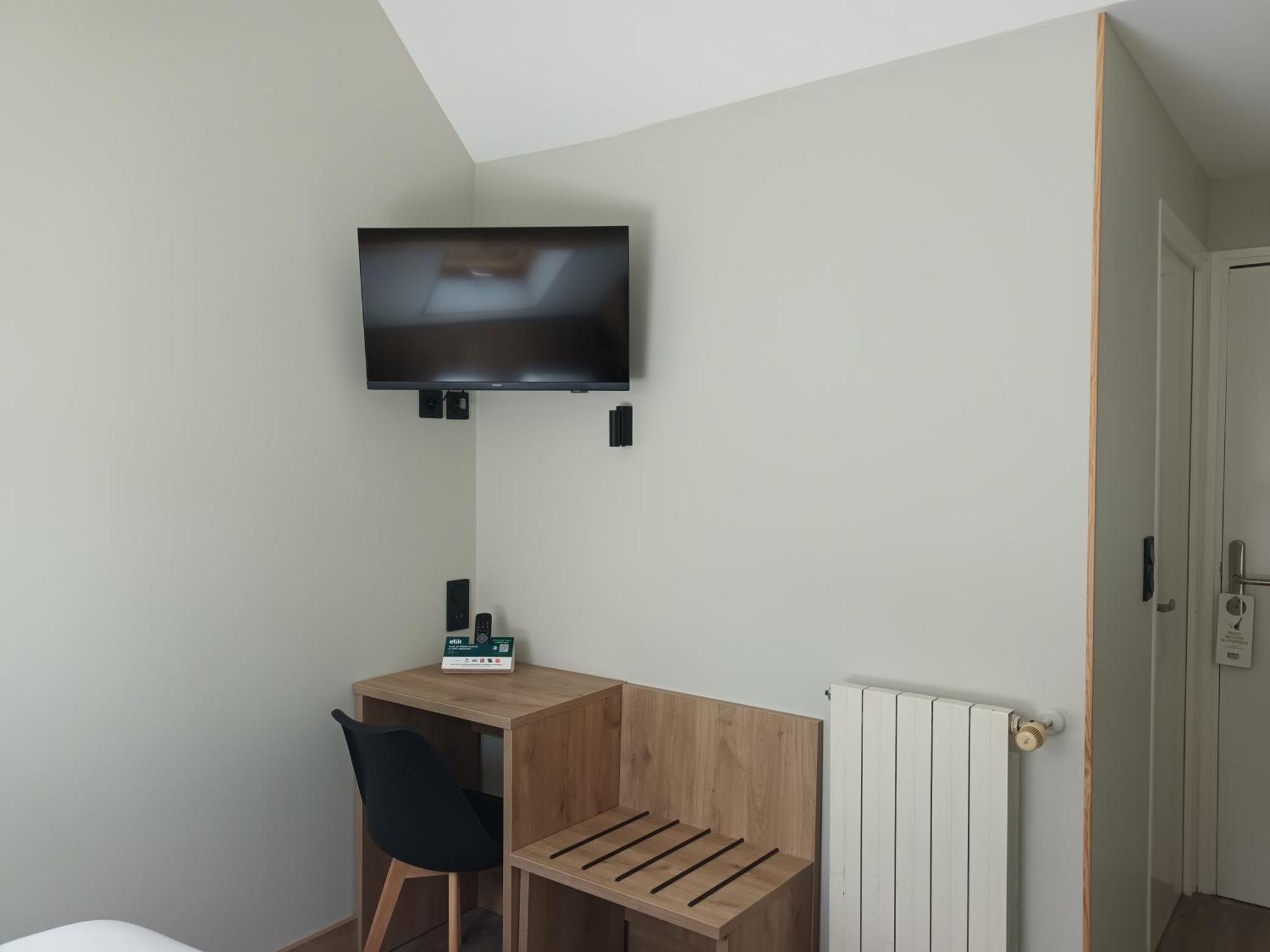 Hotel-Restaurant Logis L'Aubrac 拉吉约勒 客房 照片