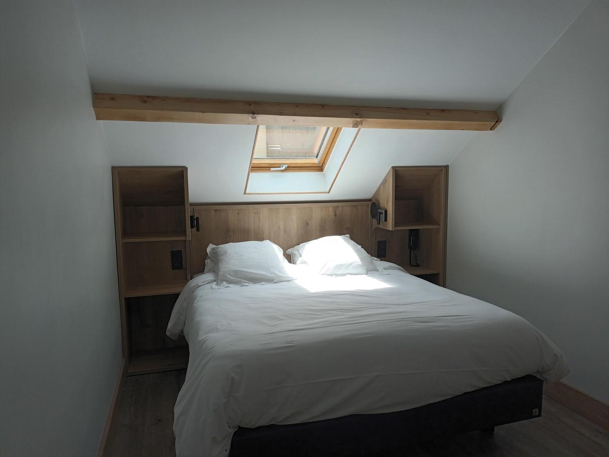 Hotel-Restaurant Logis L'Aubrac 拉吉约勒 客房 照片