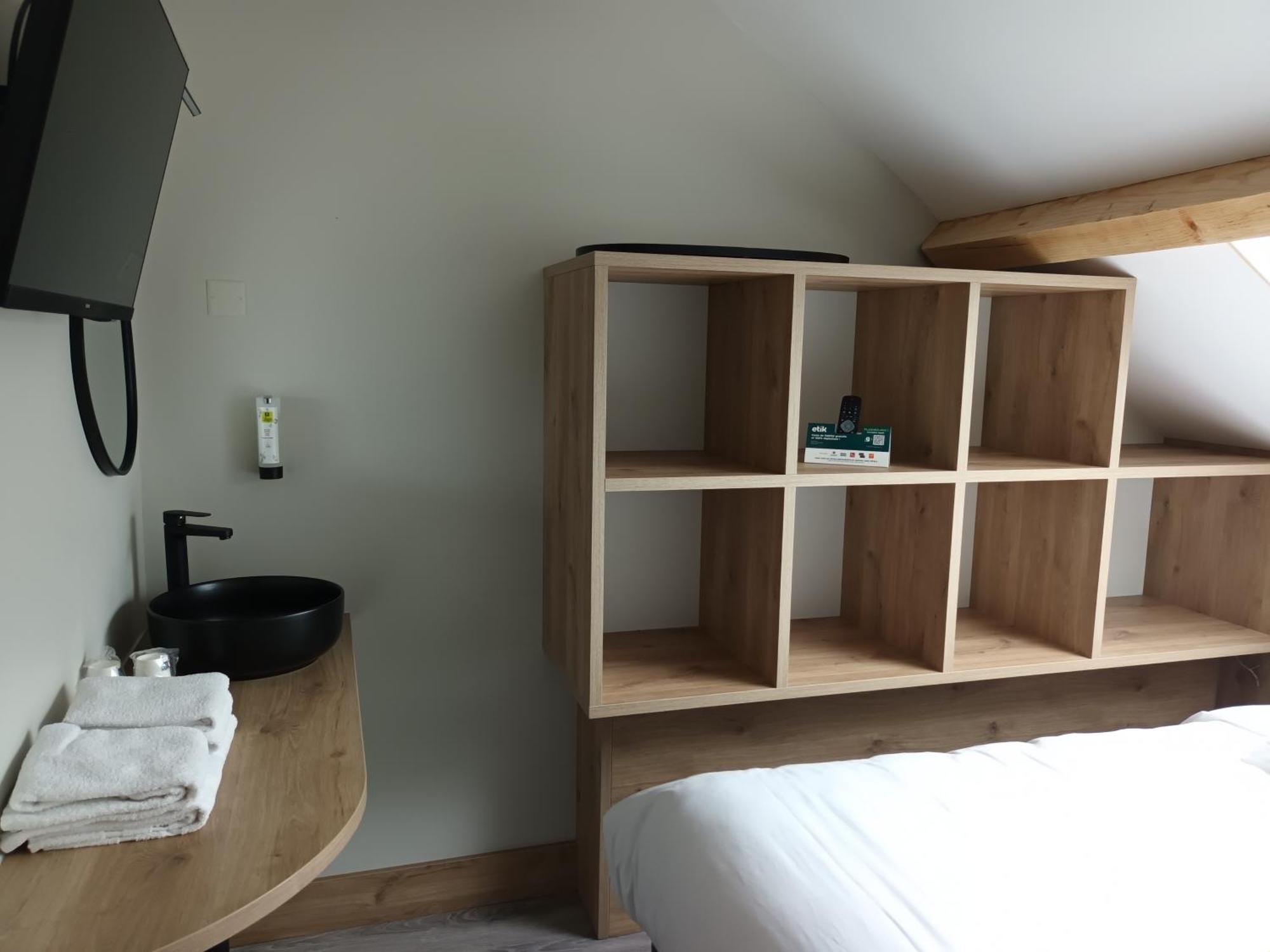 Hotel-Restaurant Logis L'Aubrac 拉吉约勒 外观 照片