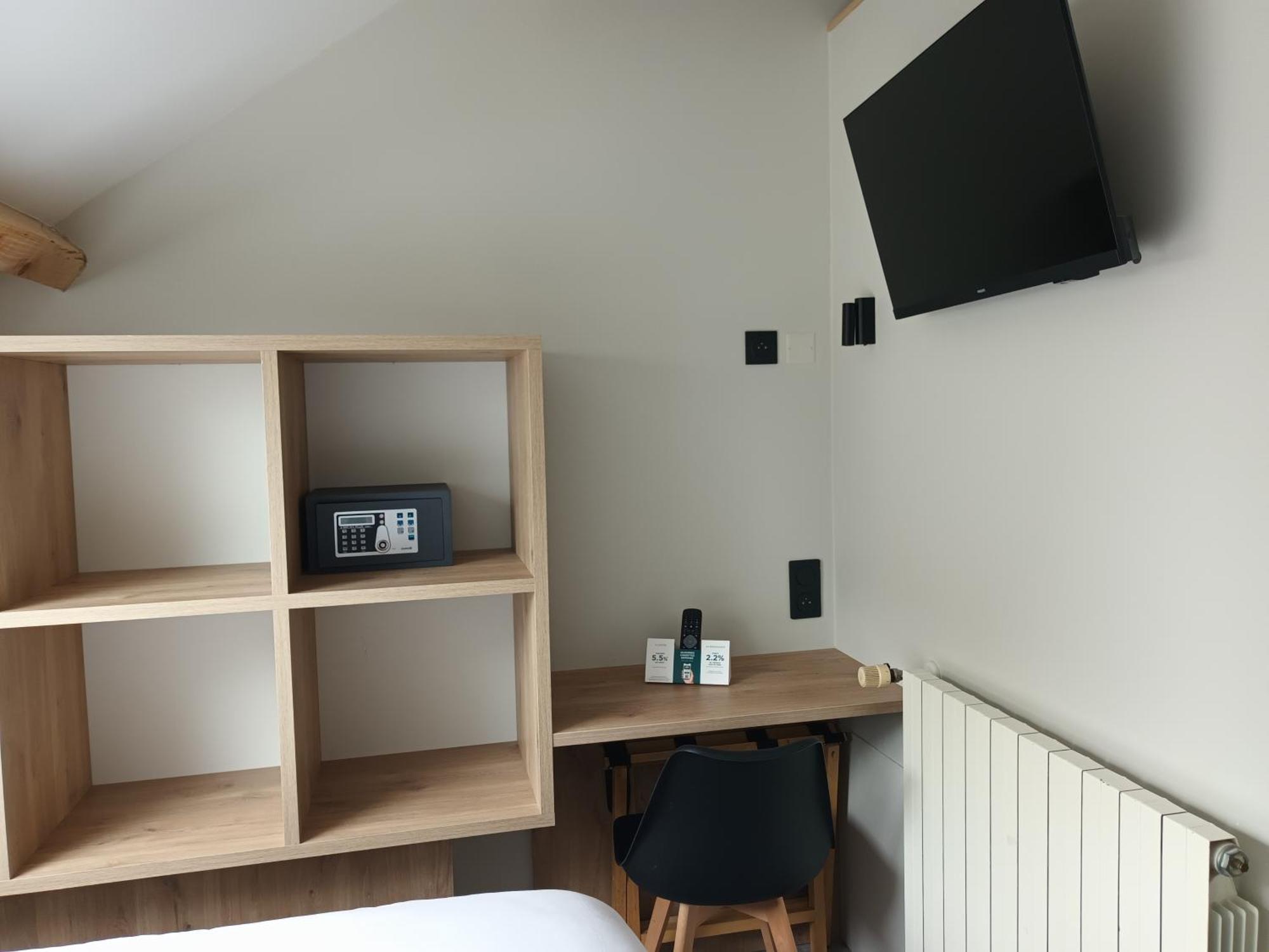 Hotel-Restaurant Logis L'Aubrac 拉吉约勒 外观 照片