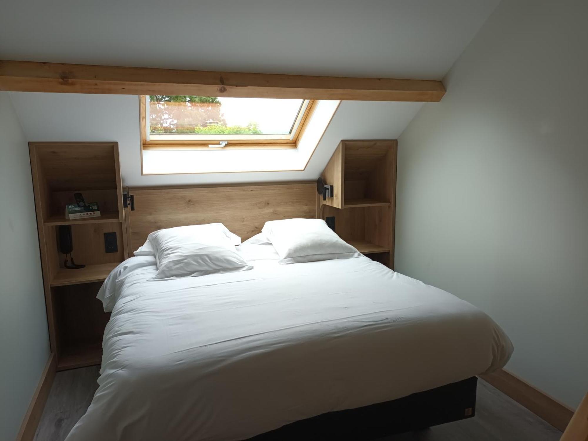 Hotel-Restaurant Logis L'Aubrac 拉吉约勒 外观 照片
