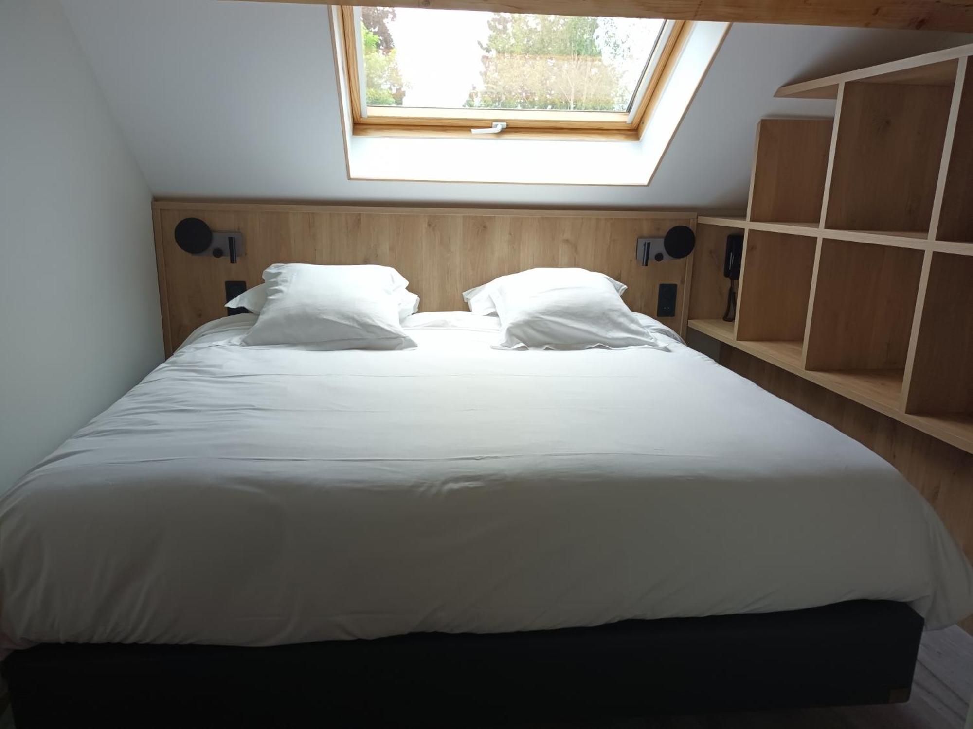 Hotel-Restaurant Logis L'Aubrac 拉吉约勒 外观 照片