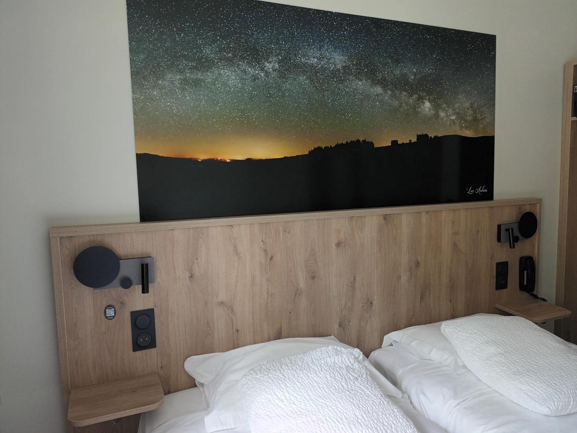 Hotel-Restaurant Logis L'Aubrac 拉吉约勒 外观 照片