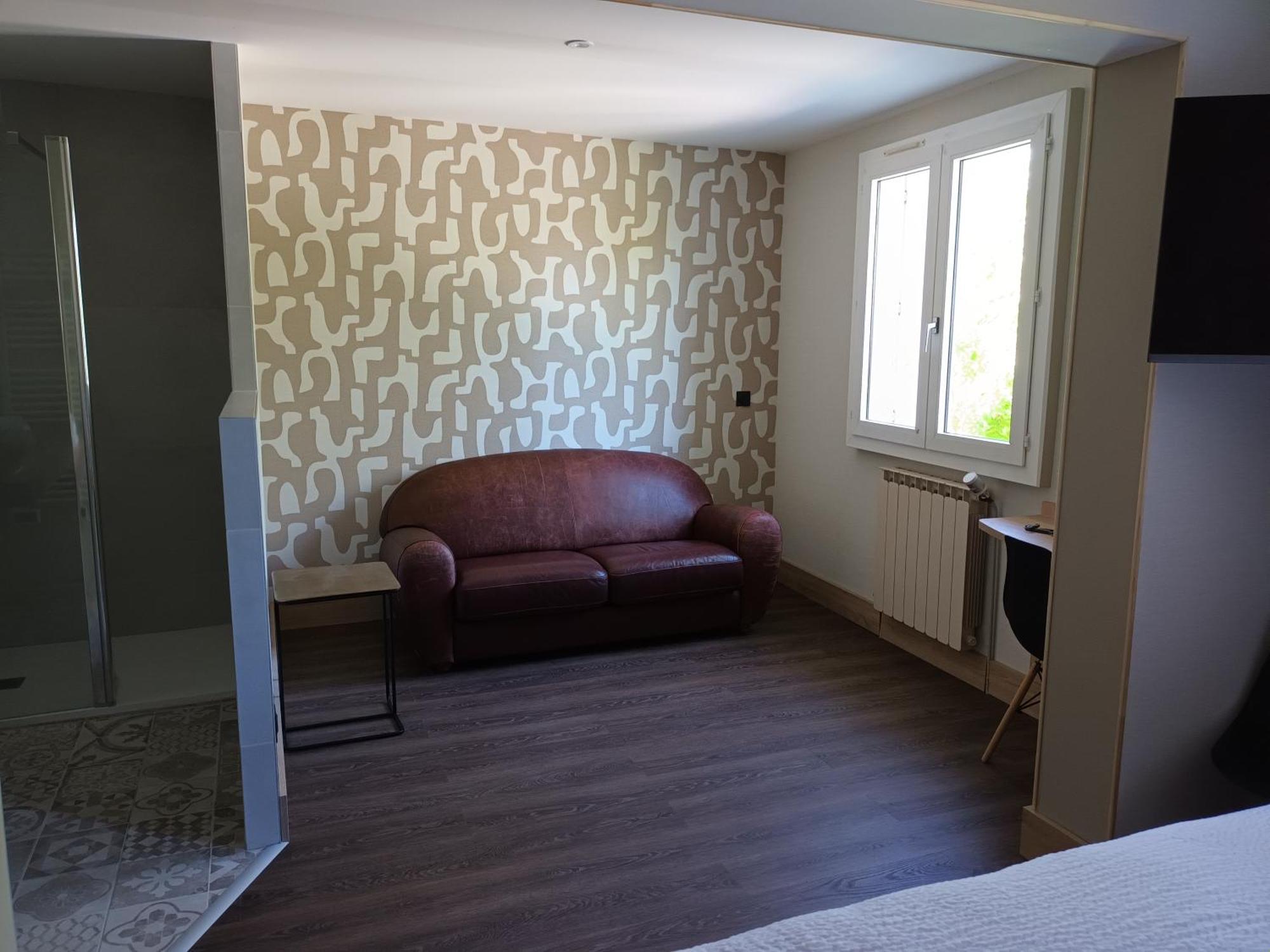 Hotel-Restaurant Logis L'Aubrac 拉吉约勒 外观 照片