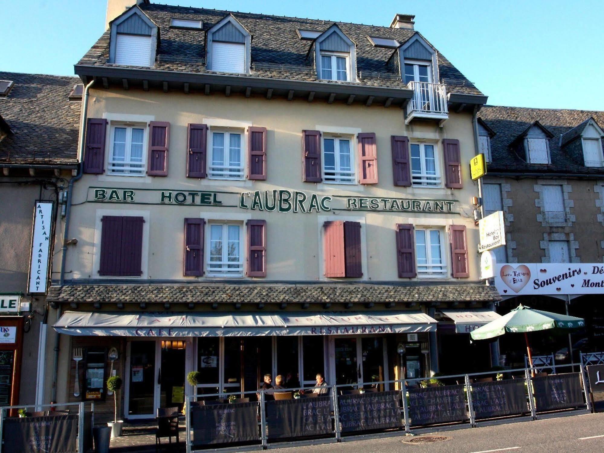 Hotel-Restaurant Logis L'Aubrac 拉吉约勒 外观 照片